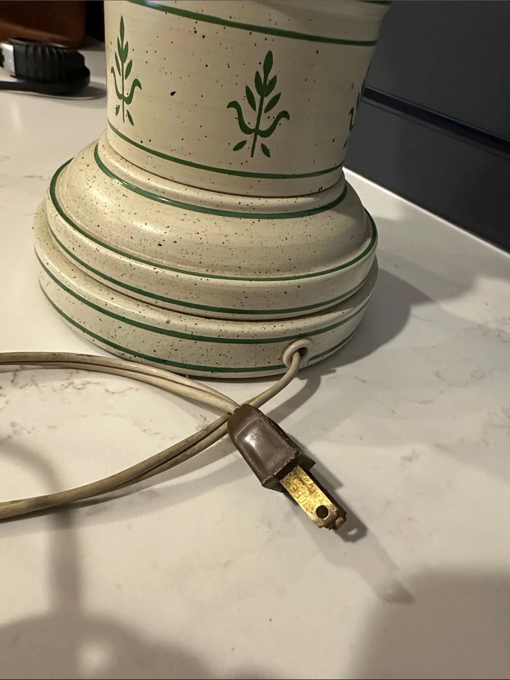 Vintage Cream and Green Colonial Table Lamp - Metal 18” 1950